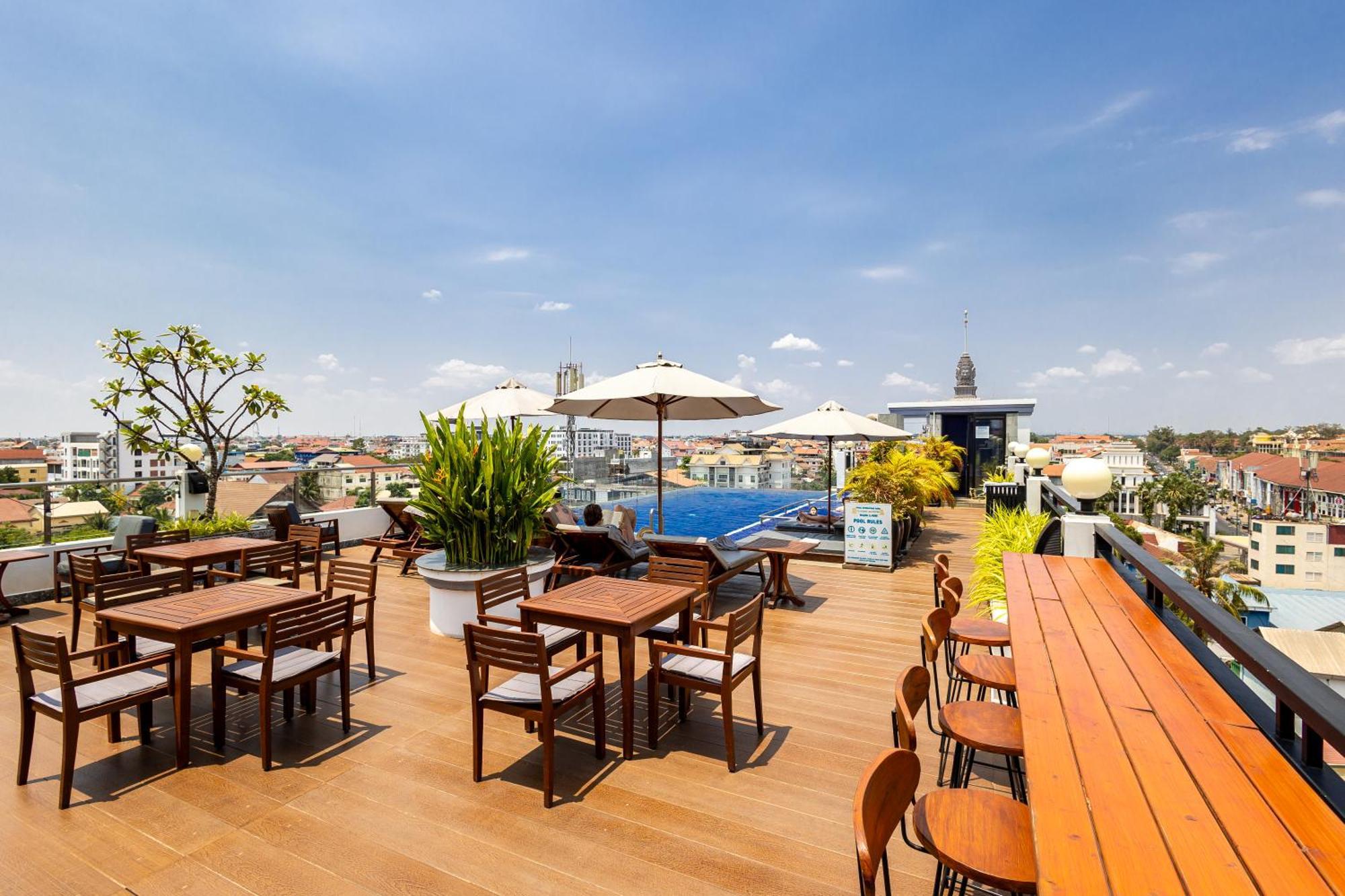 Two Seasons Siem Reap Hotel المظهر الخارجي الصورة Rooftop bar